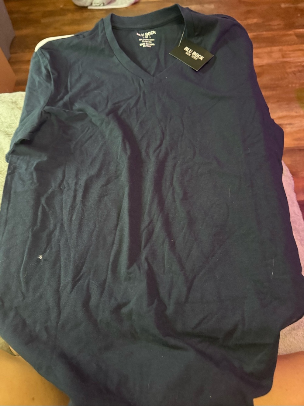 Men's V-Neck Short Sleeve Tee in Navy